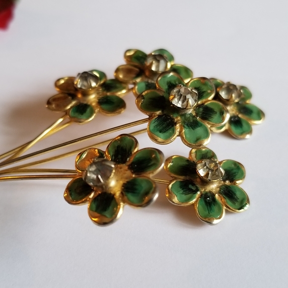 Relisted- vintage green flower bouquet brooch enamel gold tone floral pin - Picture 4 of 12